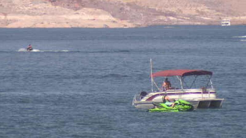 Vegas locals cool off at Lake Mead
