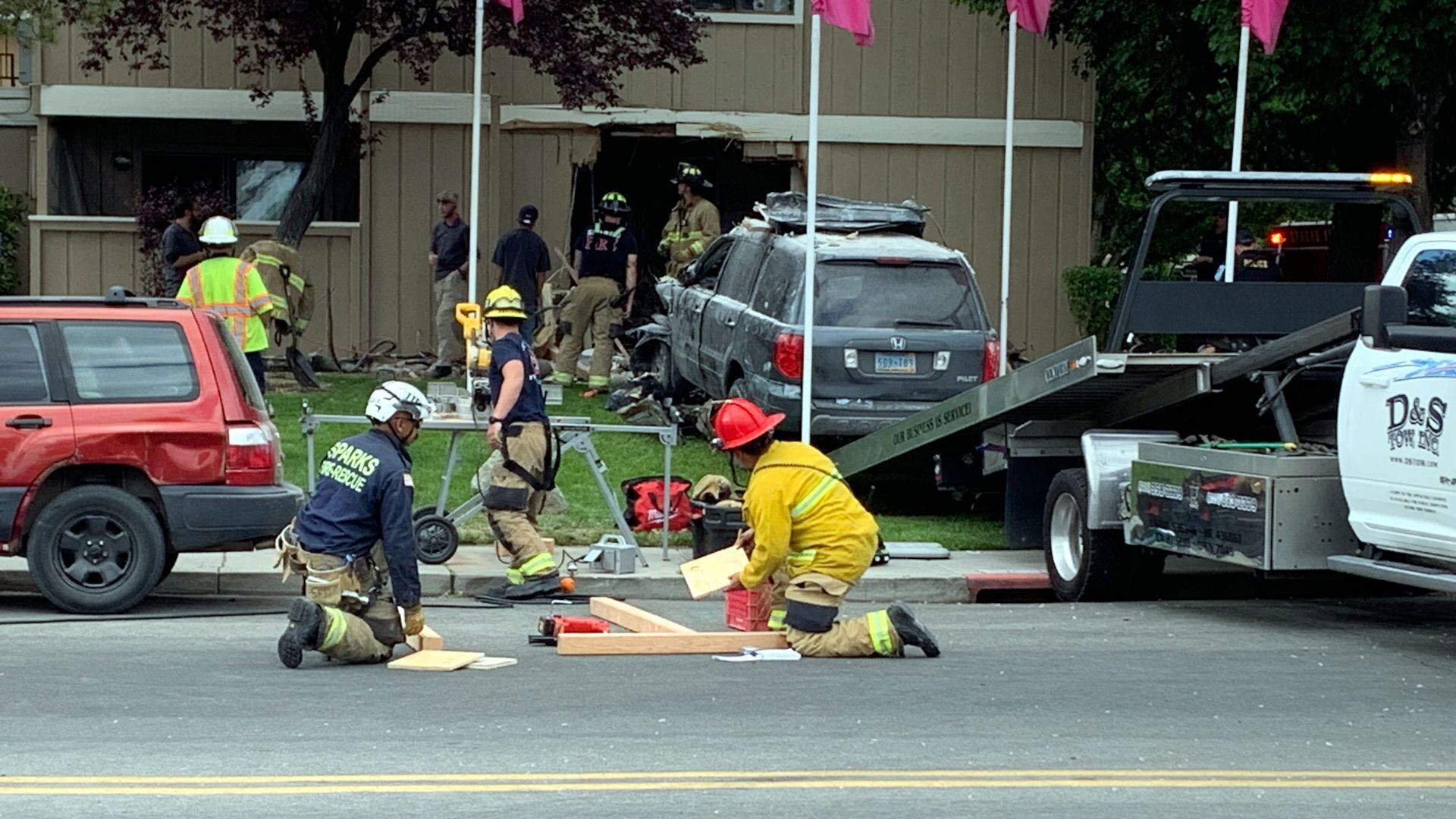 SUV goes into apartment building in west Sparks - Vimarsana News
